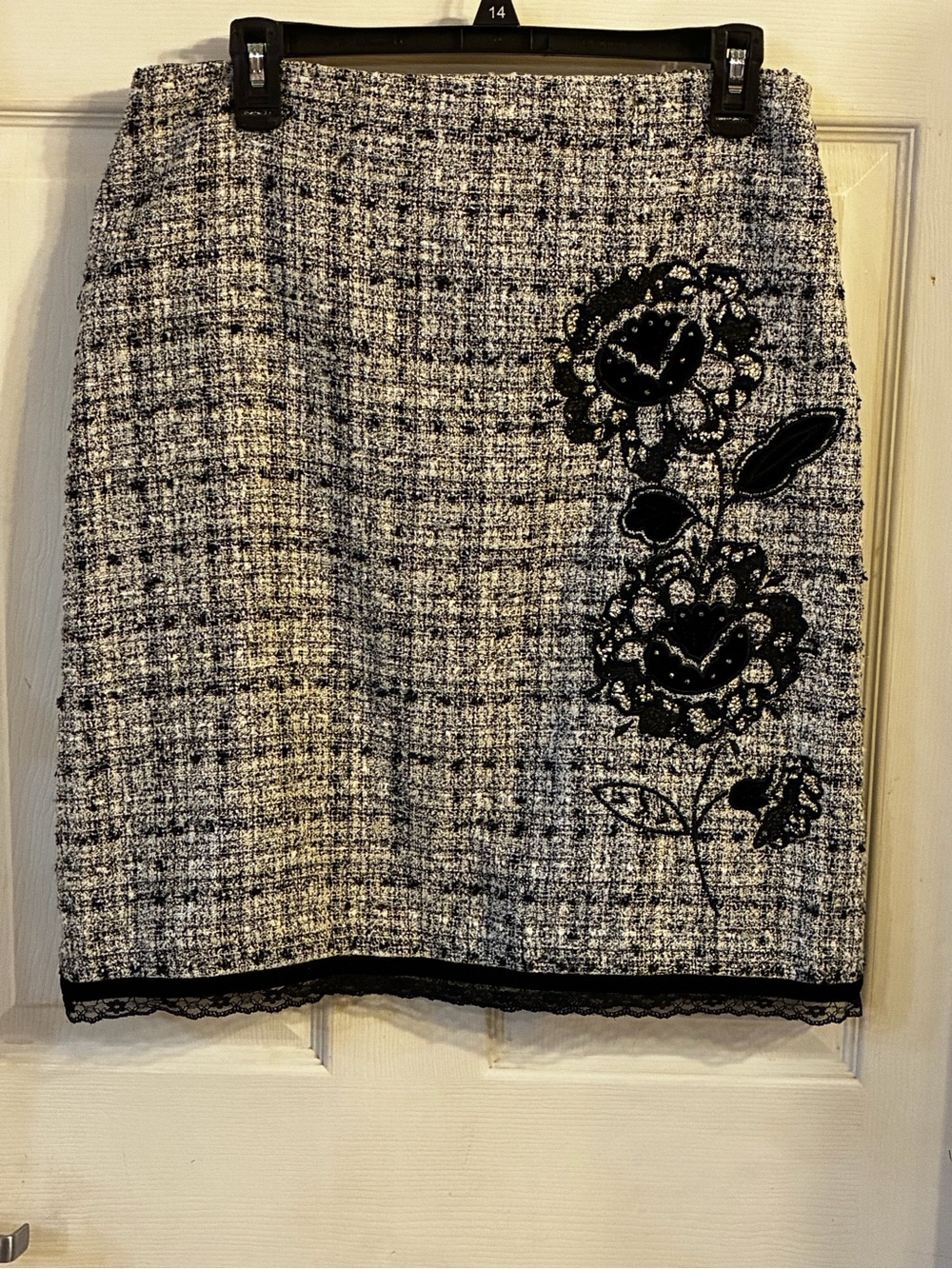 Josephine Chaus Black White Tweed Pencil Skirt with Black Floral, Size: 10P